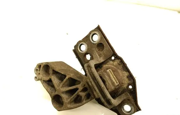Engine mount bracket