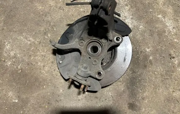Volkswagen Golf VII Front wheel hub spindle knuckle