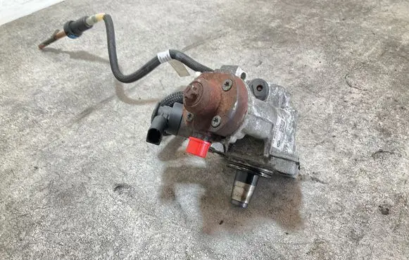 BMW 3 E92 E93 Fuel injection high pressure pump 0445010519 7823452