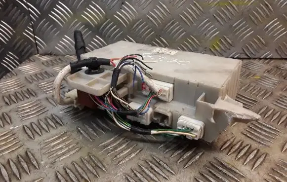 Lexus SC 300 - 400 Fuse box set 8273024021