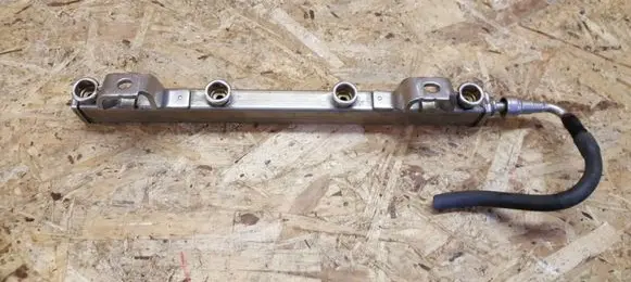 Volvo V50 Fuel distributor 4M5G9D280DB