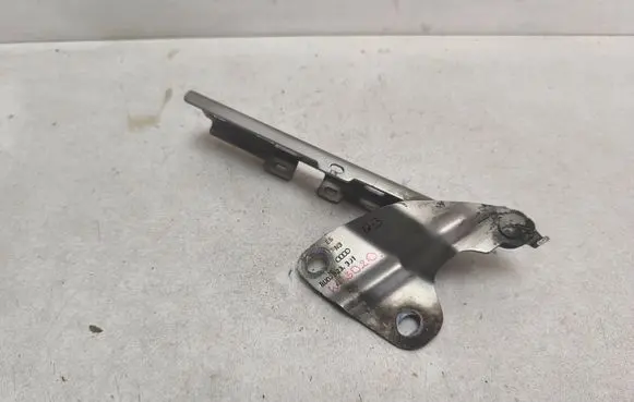 Audi Q3 8U Engine bonnet/hood hinges 8U0823301
