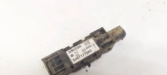 Jeep Grand Cherokee (WK) Airbag deployment crash/impact sensor 04671779ac 1070203036