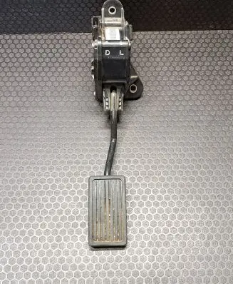 Honda CR-V Accelerator throttle pedal 31302J28