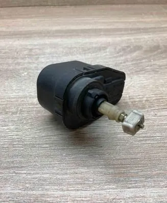 Audi 80 90 S2 B4 Headlight level adjustment motor 032008309