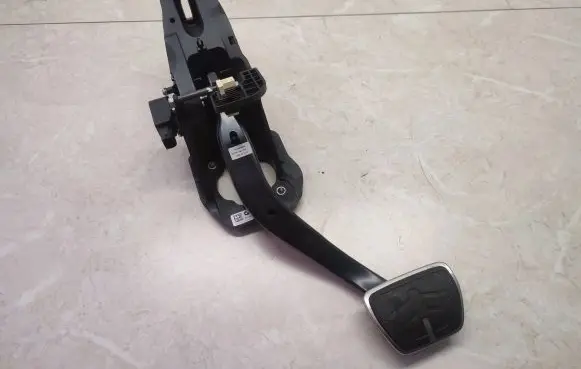 BMW 3 G20 G21 Brake pedal 6874289 SK1132240