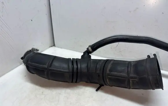 Volvo S40, V40 Air intake hose/pipe 30899803