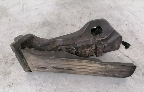 Volkswagen Golf Plus Accelerator throttle pedal 1K1721503M