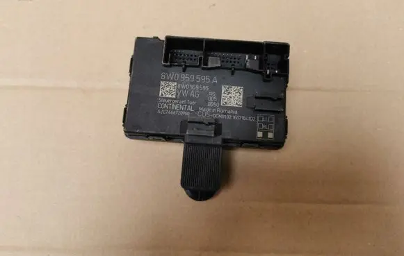 Audi A4 S4 B9 Door control unit/module 8W0959595A