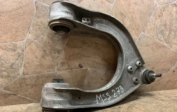 Mercedes-Benz SL R230 Front lower control arm/wishbone A211331008