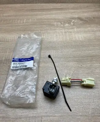 Hyundai Coupe Brake pedal sensor switch 9381046R0AQQH