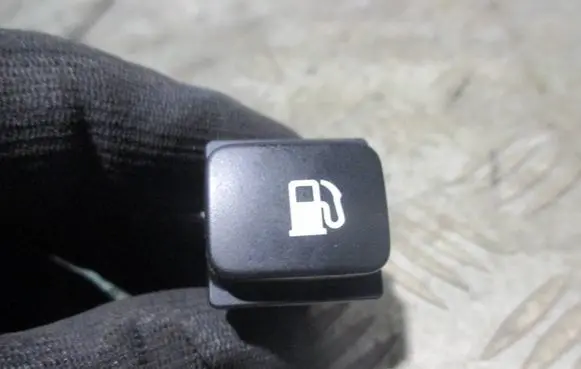 Citroen C4 I Fuel tank opening switch 96530658XT 2677