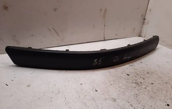 Front bumper splitter molding