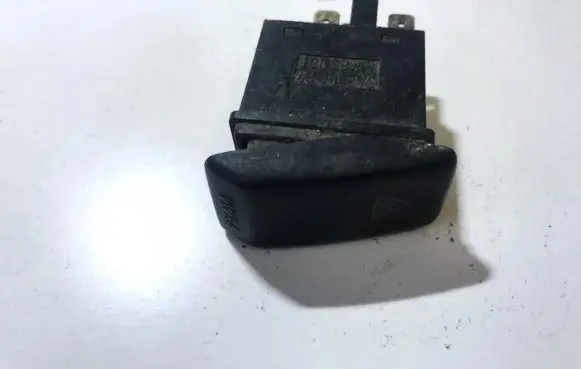 Volkswagen Jetta II Hazard light switch saeqc82 sae-qc82