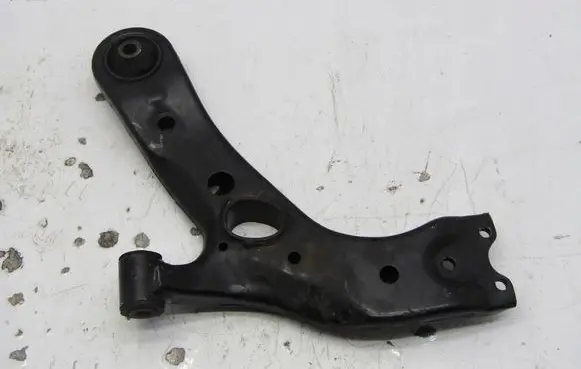 Toyota RAV 4 (XA40) Front control arm 1111
