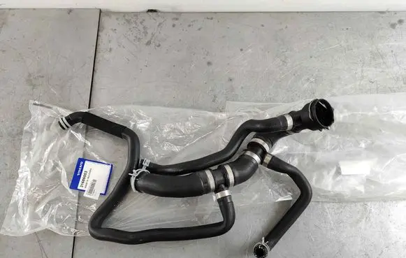 Volvo XC90 Engine coolant pipe/hose 31686003 31368403