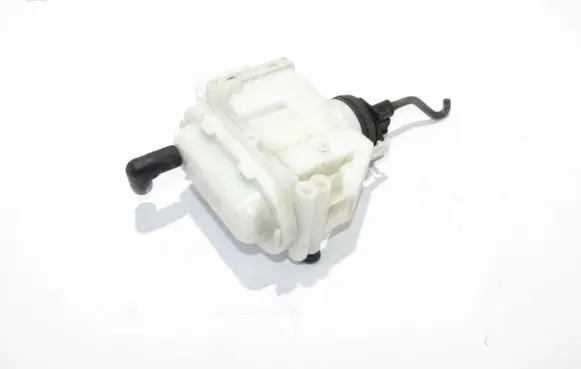 Volkswagen PASSAT B4 Central locking motor 357862153H