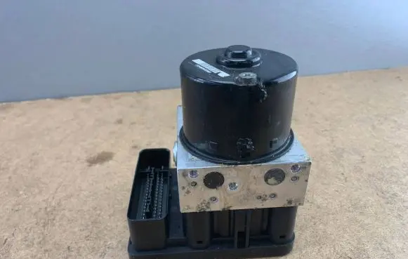 BMW 1 E81 E87 ABS Pump 6787837 6787836