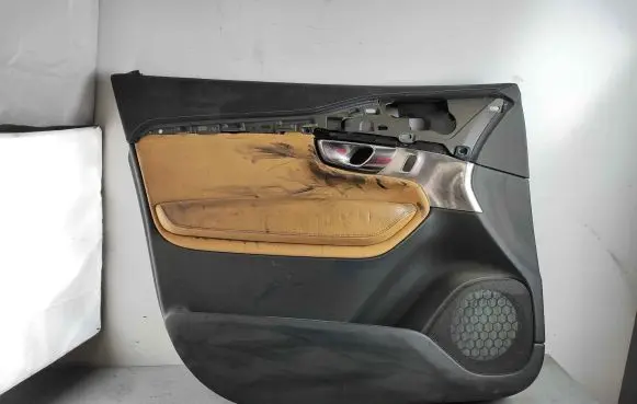 Volvo XC90 Front door card panel trim 31393113