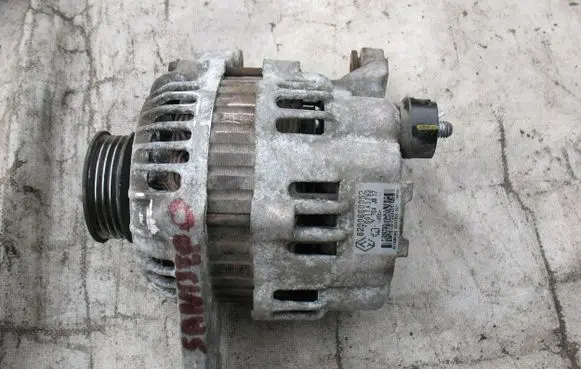 Dacia Sandero Generator/alternator 8200660052
