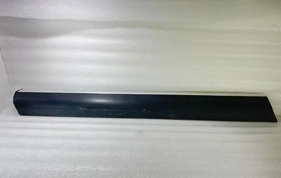 Volkswagen Touareg I Front door trim (molding) 7L6837797