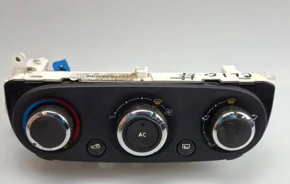 Renault Clio IV Climate control unit T1019676Z 140313 E1072483