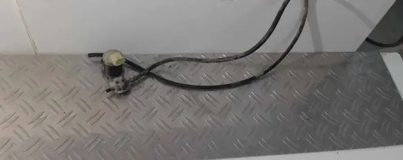 Nissan Leaf I (ZE0) Windscreen/windshield washer pump
