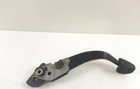 Chevrolet Cruze Brake pedal