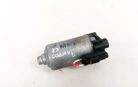 Toyota Avensis T250 Seat adjustment motor 8582033020 85820-33020