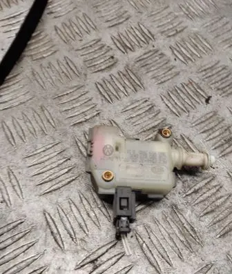 Volkswagen Caddy Tailgate boot lock/latch motor 3b5827061c