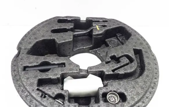 Audi A3 S3 8P Tool set 1K0012115F