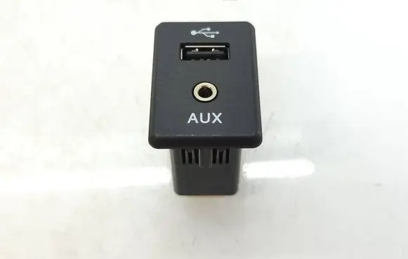 Nissan Qashqai AUX in-socket connector 795405004 004612705662