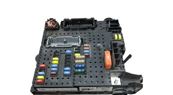 Volvo V70 Fuse module 8676391 12217799