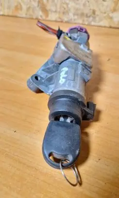 Volkswagen Polo Ignition lock 4b0905851