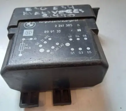 BMW 5 E34 Glow plug pre-heat relay 2241385 899133