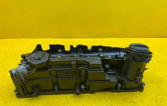 Mini Cooper Countryman R60 Rocker cam cover 7818891