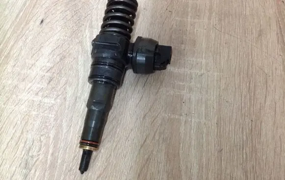 Skoda Octavia Mk2 (1Z) Fuel injector 0414720215 038130073