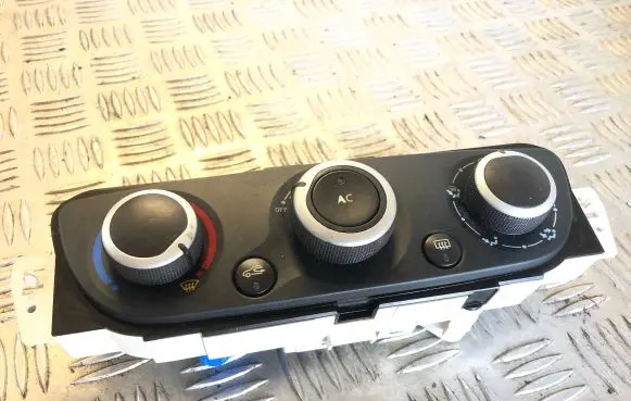 Renault Megane III Climate control unit T1001786G