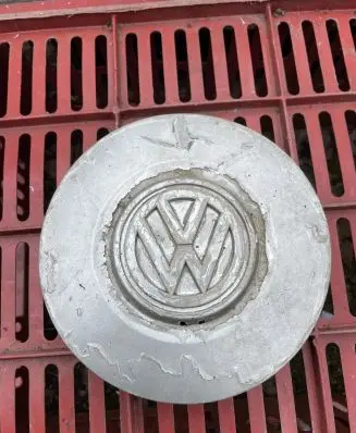 Volkswagen Golf III Original wheel cap 1H0601149A