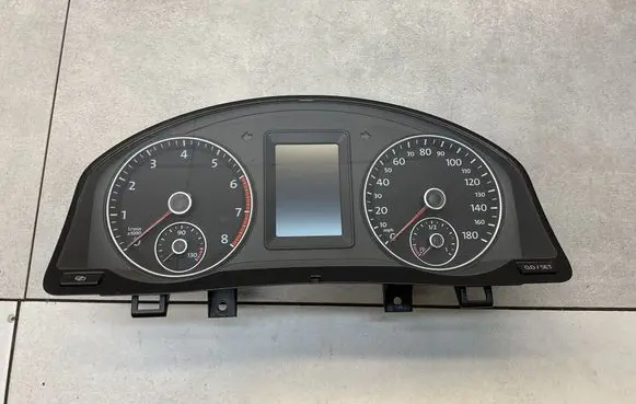 Speedometer (instrument cluster)