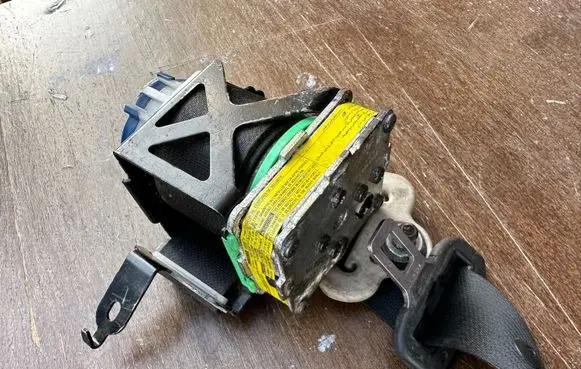Mazda 6 Front seatbelt 1052233