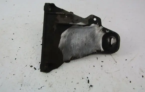 Audi 80 90 S2 B4 Engine mounting bracket 8A0199308