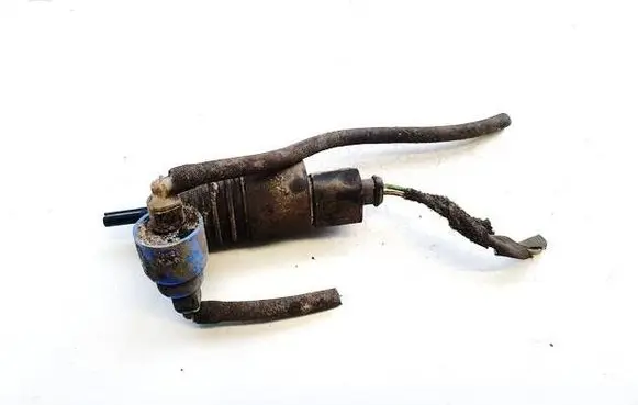 Volkswagen PASSAT B6 Windscreen/windshield washer pump 