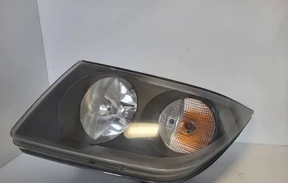 Mercedes-Benz Sprinter W906 Headlight/headlamp 9068200161