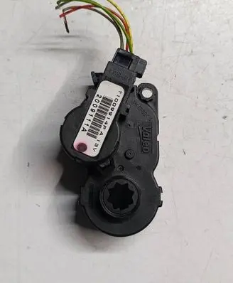 Citroen DS4 Air flap motor/actuator T1009914P 2009111A