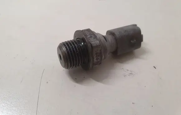 Peugeot 407 Oil pressure sensor 963299
