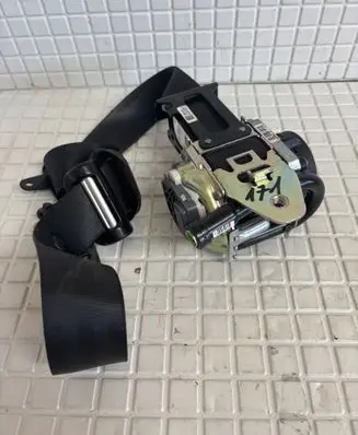 Volvo V60 Front seatbelt 616155700 012L0000