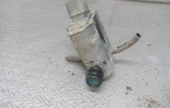 Hyundai Santa Fe Windscreen/windshield washer pump 9851026100