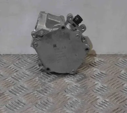 Volkswagen Polo V 6R Vacuum pump 06K145100B