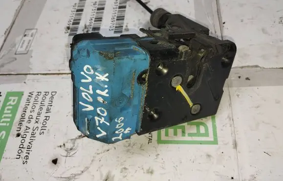 Volvo V70 Front door lock 8650544